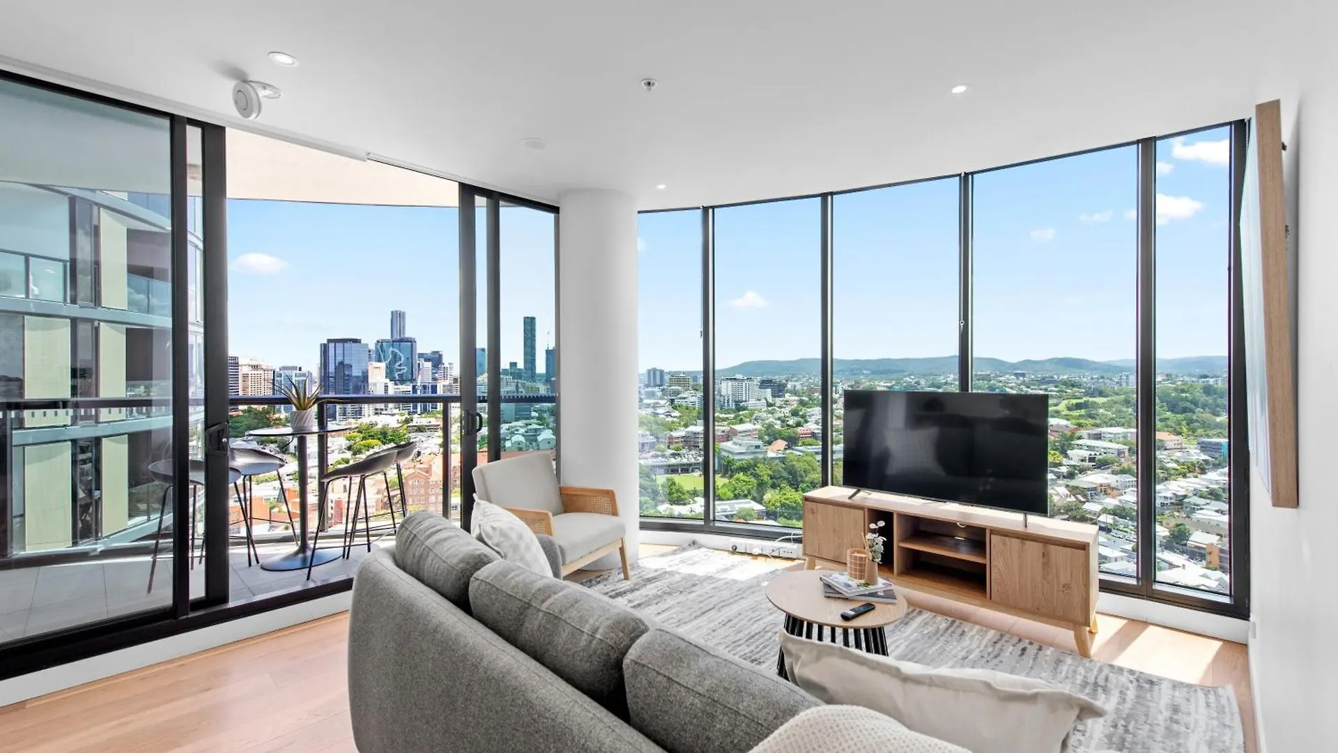 Modern 2Br With Stunning Views, Infinity Pool & Gym Apartment Brisbane